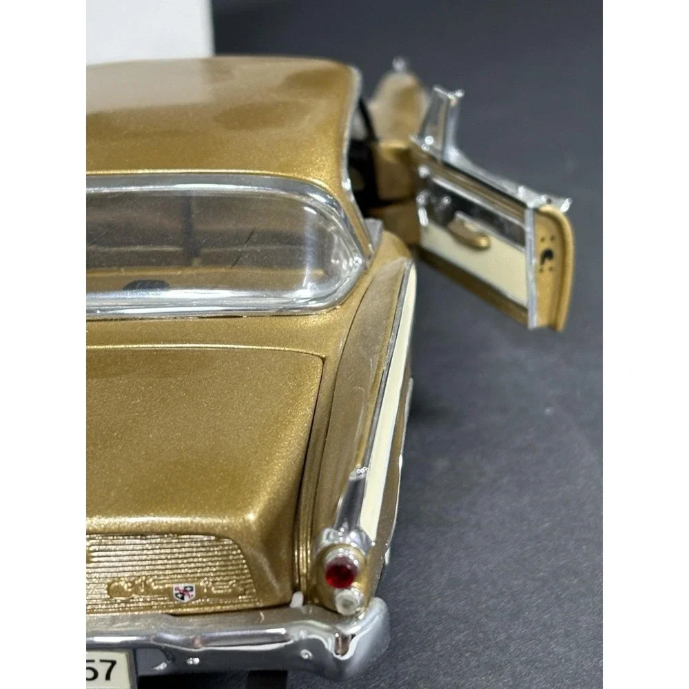 1957 Studebaker Golden Hawk Danbury Mint 1:24 Diecast Car Gold w/ Box